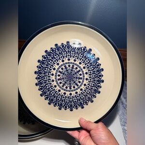 Celebrity Medallion round chop plates with a blue center medallion (4) ~Japan